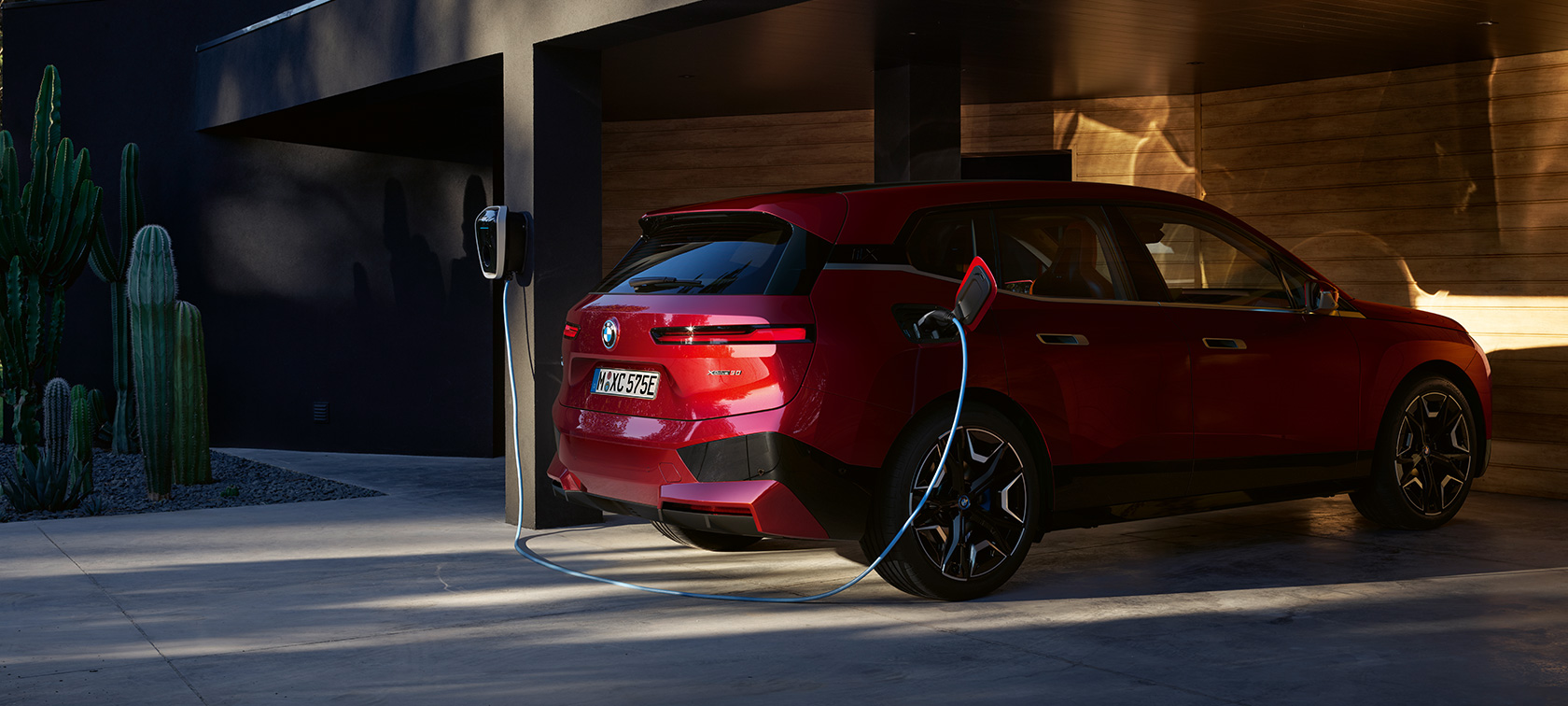 BMW Charging BMW iX en BMW Wallbox